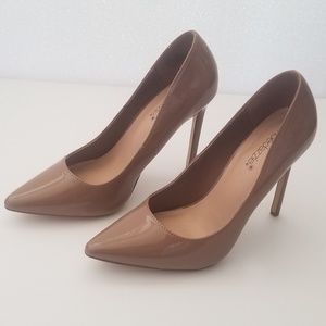 Nude Pointed-Toe Pump